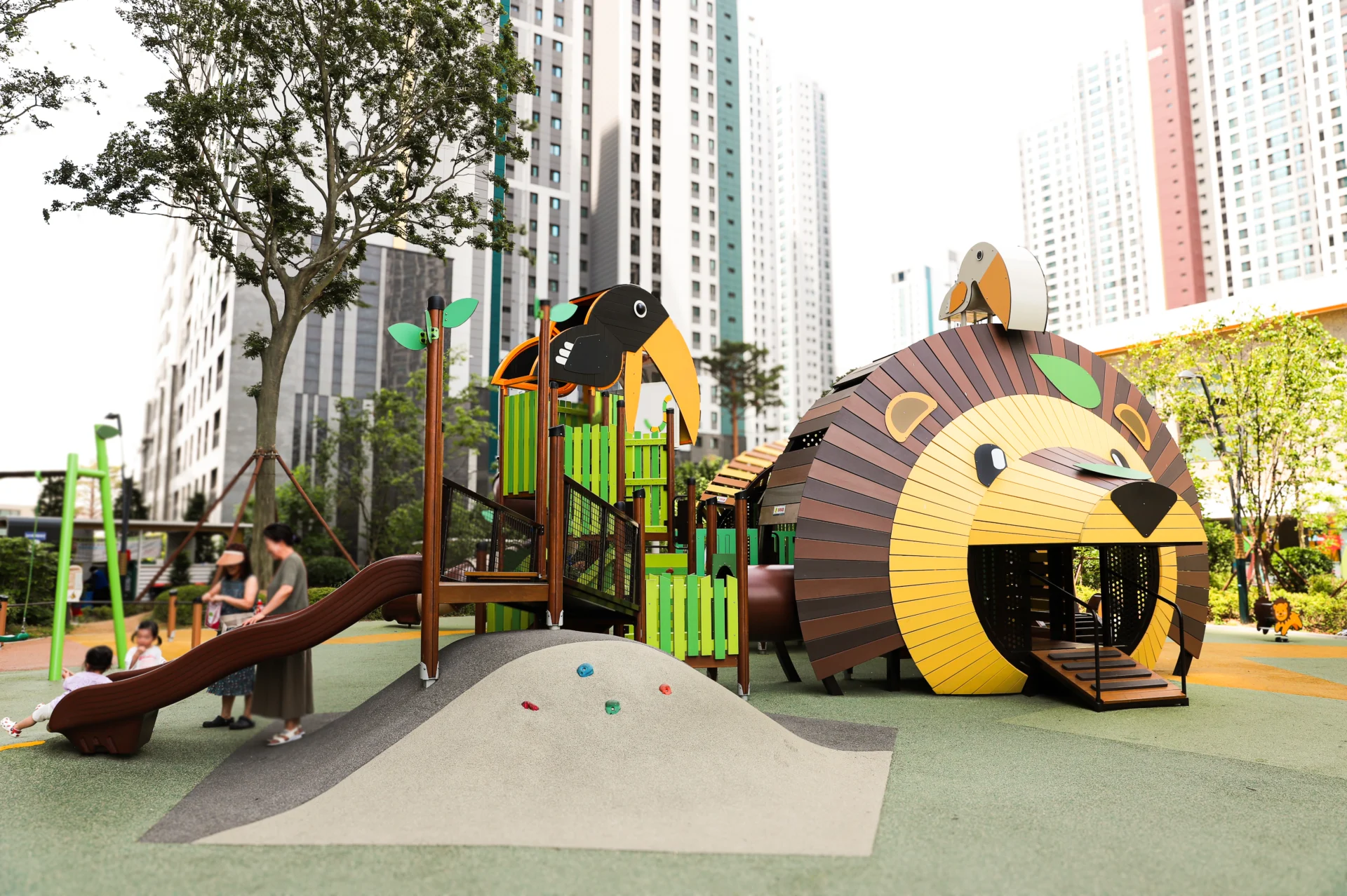 PT-ani8025D(The Lion and the Toucan) (1)